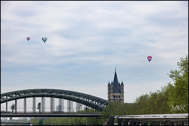 3392_Hot Air over Bridge.jpg